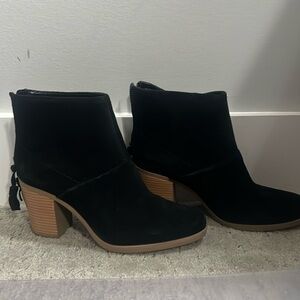 Hush Puppies - black suede booties